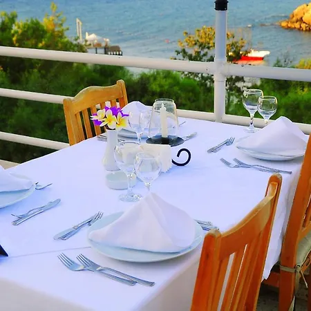 Denizkizi & Denizkizi Royal Seafront Resort & Restaurant & Beach Club 4* Kerínia