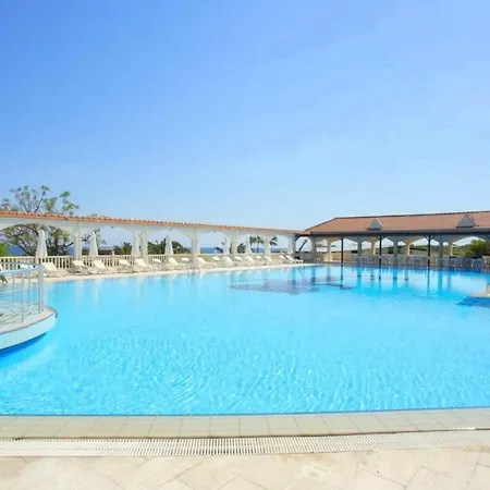 Denizkizi & Denizkizi Royal Seafront Resort & Restaurant & Beach Club 4* Kerínia