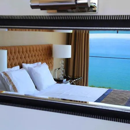 Denizkizi & Denizkizi Royal Seafront Resort & Restaurant & Beach Club 4* קיירניה