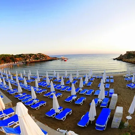 Denizkizi & Denizkizi Royal Seafront Resort & Restaurant & Beach Club קיירניה