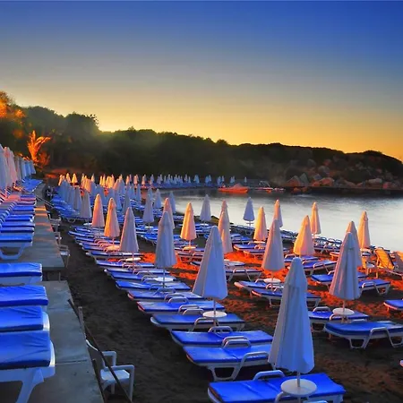 Denizkizi & Denizkizi Royal Seafront Resort & Restaurant & Beach Club מלון 4*