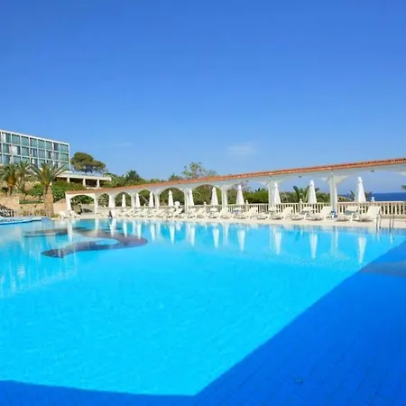 מלון Denizkizi & Denizkizi Royal Seafront Resort & Restaurant & Beach Club קיירניה