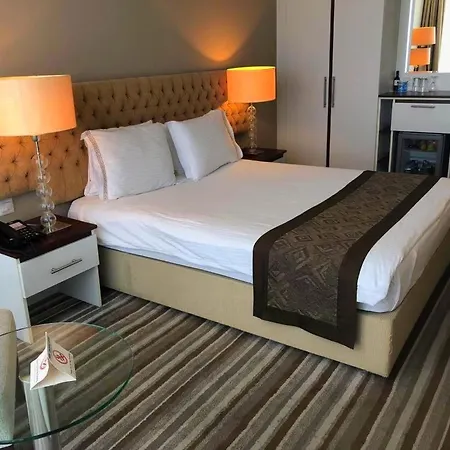Hotel DENIZKIZI&DENIZKIZI ROYAL SEAFRONT Resort&Restaurant&Beach Club Kyrenia (Northern Cyprus)