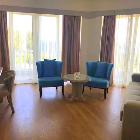 Denizkizi & Denizkizi Royal Seafront Resort & Restaurant & Beach Club 4* Cirénia
